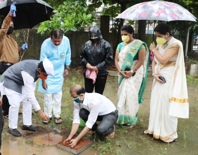 [:en]On the eve of Independence Day,Tree planting ceremony was organised at Ramsheth Thakur English Medium School and Jr. College at Kamothe.[:hi]स्वातंत्र्य दिनानिमित्त कामोठे येथील रामशेठ ठाकूर इंग्लिश मीडियम स्कुल आणि जुनियर कॉलेज मध्ये वृक्षारोपण केले .[:] 1
