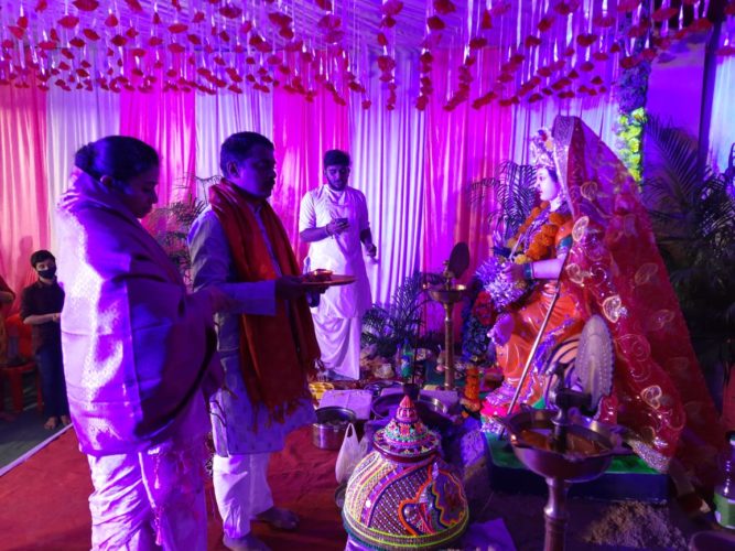 [:en]Against the backdrop of Corona epidemic, Middle Class Society Mitra mandal Panvel decided to organise Navrat4i festival on a small scale with observing all the rules and regulations,i.e. masks and sanitization,issued by the Administration. Duly performed Pooja and aarati of the goddess.[:hi]कोरोना महामारीच्या पार्श्वभूमीवर यंदा मोठ्या प्रमाणात नवरात्रोत्सव साजरा न करता मिडलक्लास सोसायटी मित्र मंडळ पनवेल यांनी प्रशासनाने दिलेल्या सर्व नियमांचे पालन करत देवीची प्रतिस्थापना छोट्या स्वरूपात केली. मास्क आणि सोशल डिस्टन्सचे पालन करत नवरात्रोत्सवाचे आयोजन करण्यात आले आहे. यावेळी सपत्नीक देवी मातेची मनोभावे पूजा आणि आरती केली.[:] 1