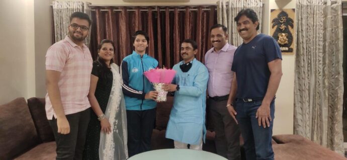 [:en]Congratulated Miss Snehal Shatrughna Mali [:hi]कु. स्नेहल शत्रुघ्न माळी हिची 25 व्या राष्ट्रीय सायकलिंग अजिंक्यपद स्पर्धेत यशस्वी भरारी...[:] 1
