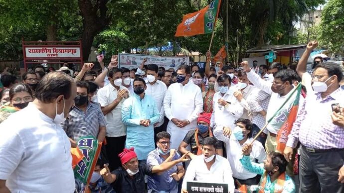 [:en]After the Maratha reservation, the reservation of OBCs was also hit due to the inactive Mahavikas Aghadi government. The BJP OBC Morcha today staged an agitation across the State to protest against the injustice being done to the citizens of the OBC community. State President of Bharatiya Janata Party OBC Morcha Yogesh Tillekar, MLA Sanjayji Kelkar, MLC Niranjanji Davkhare, State BJP Secretary Sandipji Lele, District President of OBC Morcha Sachinji Kedari were present. Collector. Shri Rajesh ki Narvekar was requested to convey the sentiments of the agitators to the State Govt. [:hi]बोंबाबोंब आंदोलन[:] 1