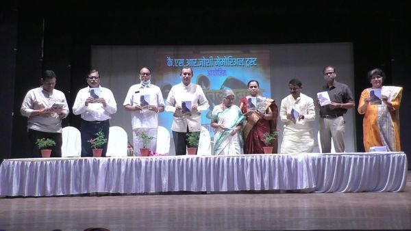 [:en]Memorial Day released the book "Athavanitalam Panvel"[:hi]"आठवणीतलं पनवेल " या पुस्तकाचा प्रकाशन[:] 1