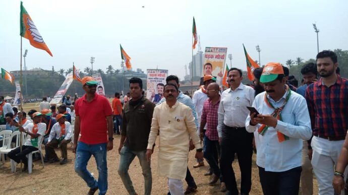 [:en]BJP on Wednesday organized a huge rally at Azad Maidan in Mumbai to demand the resignation of Nawab Malik[:hi]भाजपच्या वतीने मुंबईतील आझाद मैदानात विराट मोर्चाचे आयोजन करण्यात आले[:] 1
