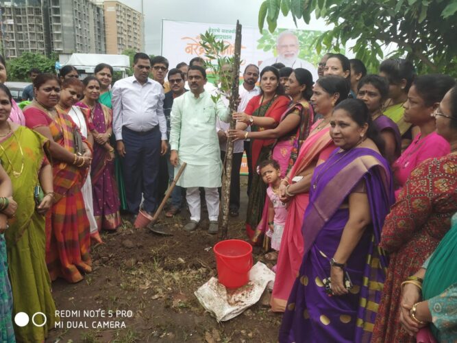 [:en]Tree plantation campaign under the programme ''Seva Fortnight" by BJP Women Front![:hi]सेवा पंधरवडा" अंतर्गत भाजपा महिला मोर्चाच्या वतीने वृक्षारोपण कार्यक्रमाचे आयोजन[:] 1