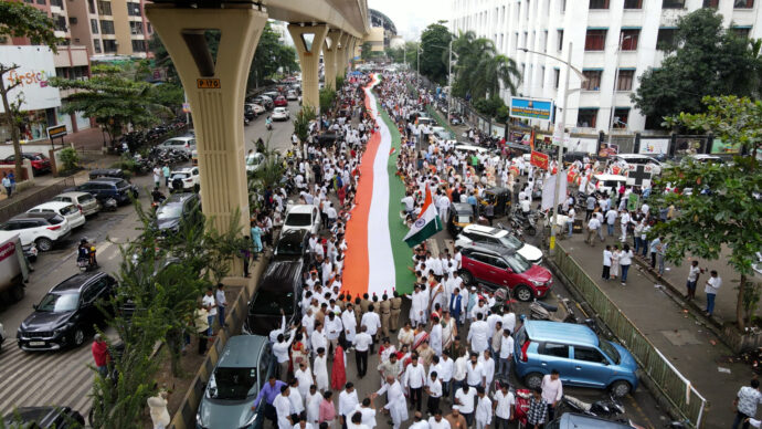 [:en]1111 feet tricolor rally was held at Kharghar for the first time in Raigad district![:hi]विजयी विश्व तिरंगा प्यारा झंडा ऊंचा रहे हमारा… 🇮🇳[:] 1